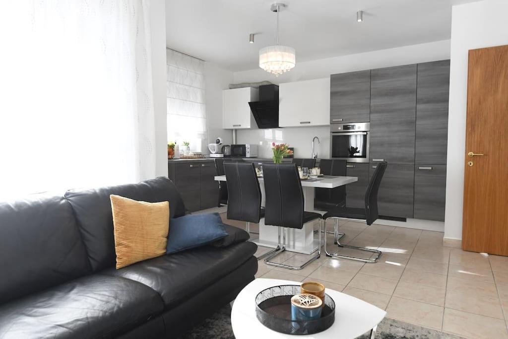 Family Apartment Manuela Задар Экстерьер фото
